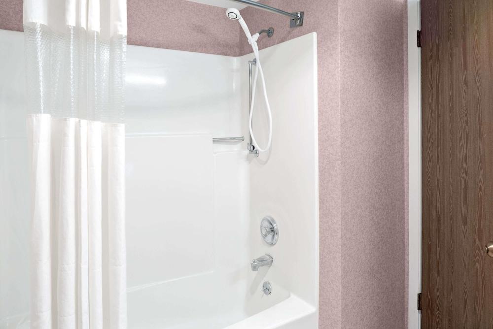 Ramada By Wyndham Spokane Valley Zewnętrze zdjęcie